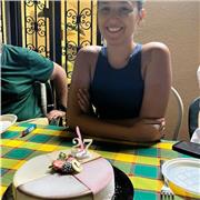 Neolaureata in biologia, impartisce lezioni di biologia e disponibile per dopo scuola per bambini di elementari e medie